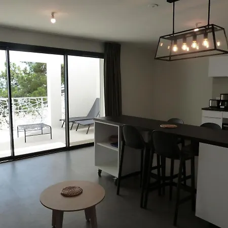 Apartment Luxe 4 Pers, Bord De Mer, Balcon, Piscine, Animaux Admis, Parking, Wifi - Fr-1-194-196 *